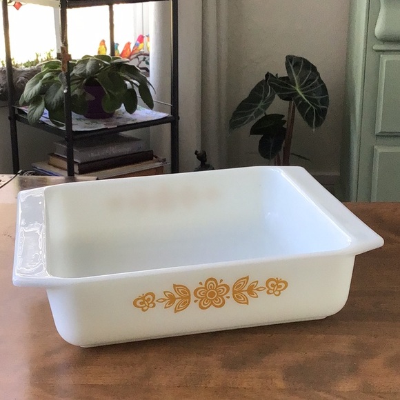 Vintage Pyrex Butterfly Gold square baking dish - Picture 10 of 13